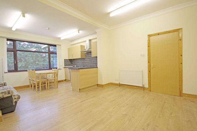 Thumbnail Flat to rent in Thornbury Road, Osterley, Isleworth