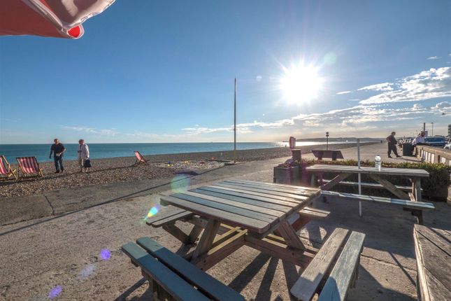 33 The Beach Hut, Esplanade, Seaford photo 4