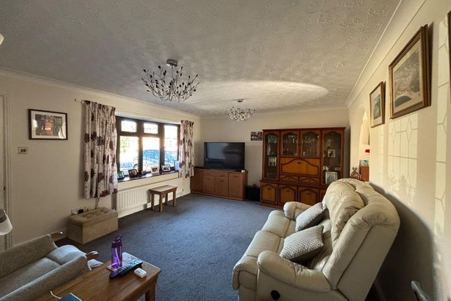 3, Aspen Way, Crewkerne photo 2