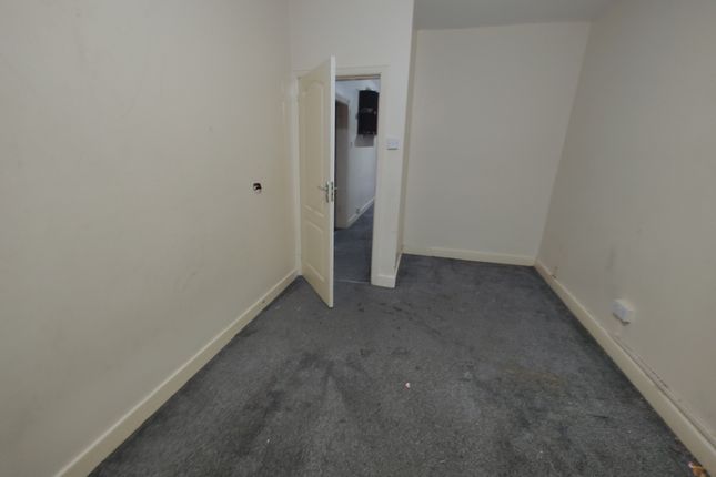 Thumbnail Flat to rent in Weoley Castle Road, Selly Oak, Birmingham