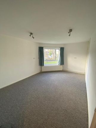 29, Priors Mead, Enfield photo 2