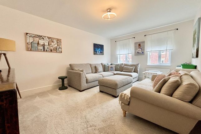 1, Birch Close, Leeds photo 2