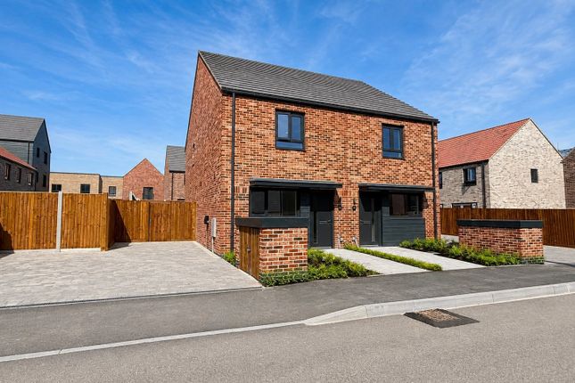 2-bed semi-detached on 5, Gault Crescent, Cambridgeshire, £2,150/mo