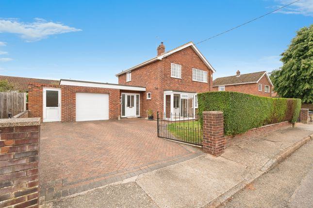 3-bed detached on Brook Dene, Heath Lane, Fakenham, £375,000