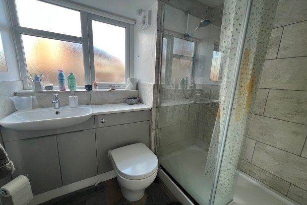 Flat to rent in Farnborough Road, Nottingham