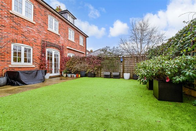 10, Holdstock Road photo 3