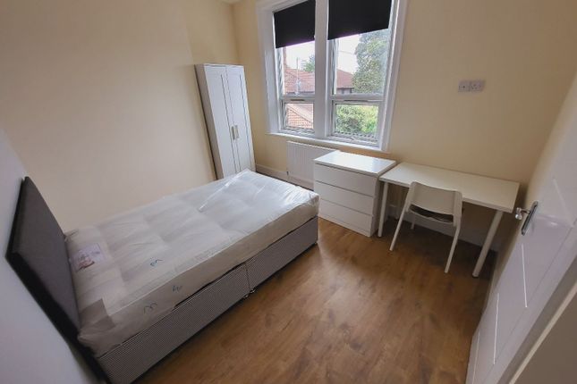 Bright And Spacious Double Bedroom Featuring A Com...