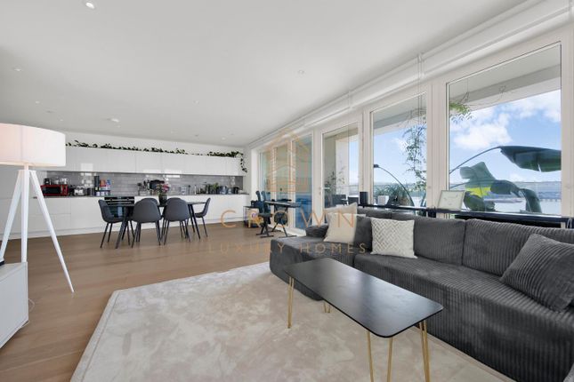 71, 27, Carrick House, Royal Crest Avenue, London photo 3