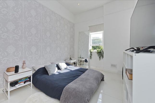 Thumbnail Flat for sale in Boscombe Road, London