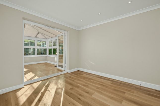 89, St. Andrews Gardens, Surrey photo 3