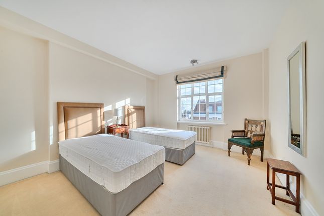 Flat 55, Kenton Court, Kensington High Street, London photo 4