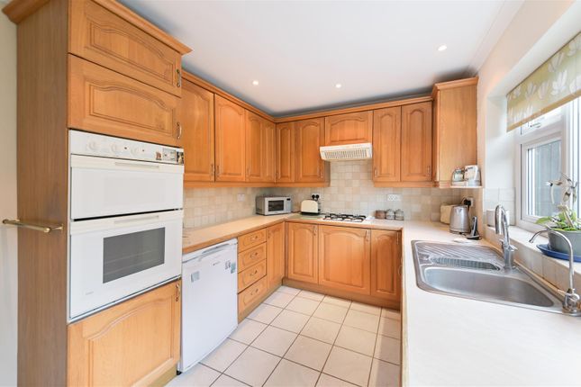 5, The Hayes, Epsom photo 4