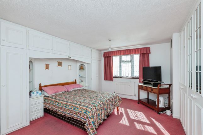 2, Larkspur Close, Leicester photo 4