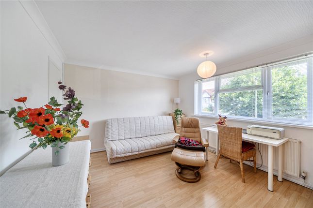 112, Etchingham Park Road, Finchley photo 4