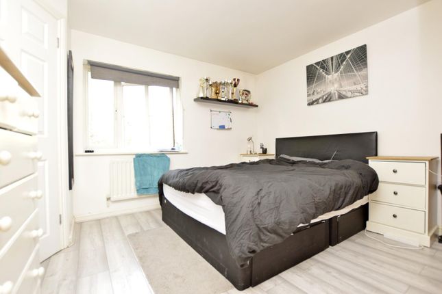 Terraced house to rent in Garvary Road, Canning Town, London