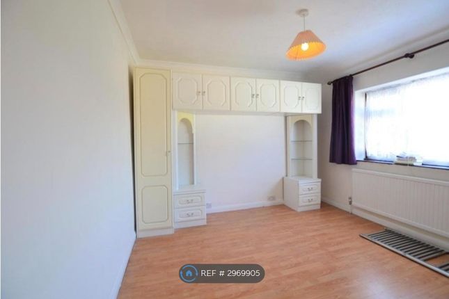 Northampton Avenue, Slough photo 5