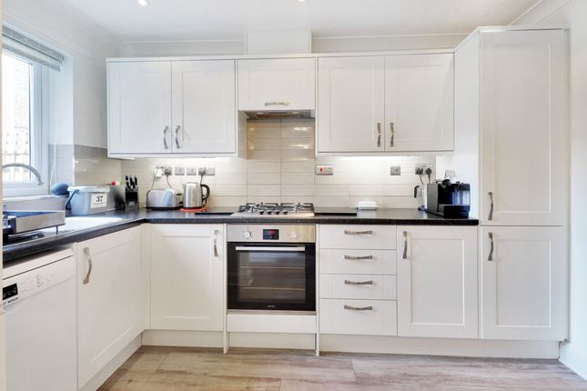 37 Tanners Mead, Edenbridge photo 2