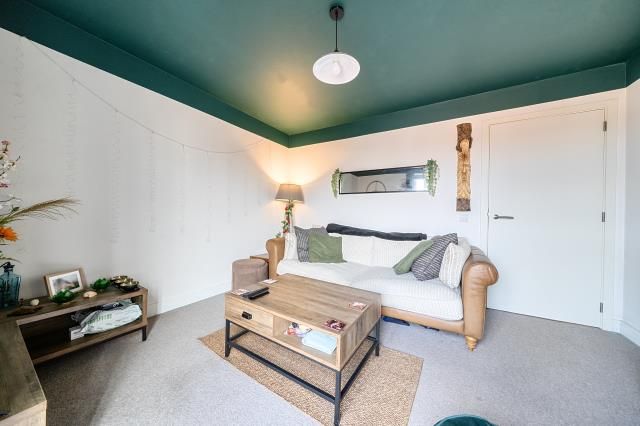 Flat 4 Melville,, Park Way, Newbury photo 4