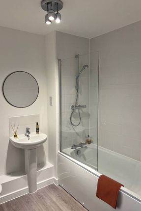 34, Elizabeth Way, Ferndown photo 4