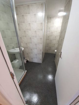 Flat 4, 2, Ling Bob, Halifax photo 4