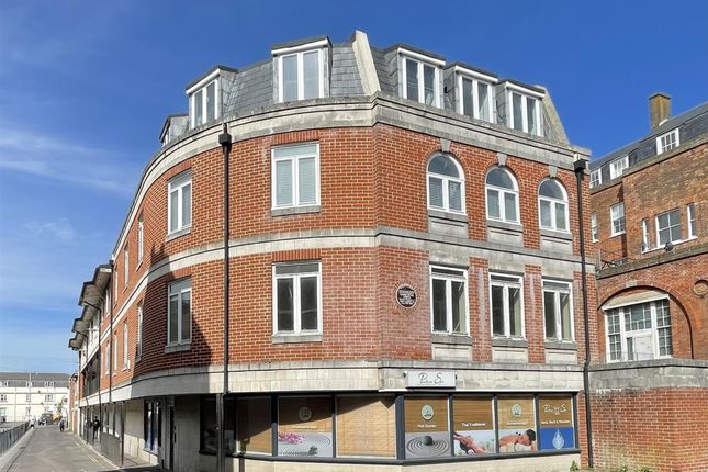 2-bed flat on Flat 4, 2 Gloucester Mews, Weymouth, £170,000