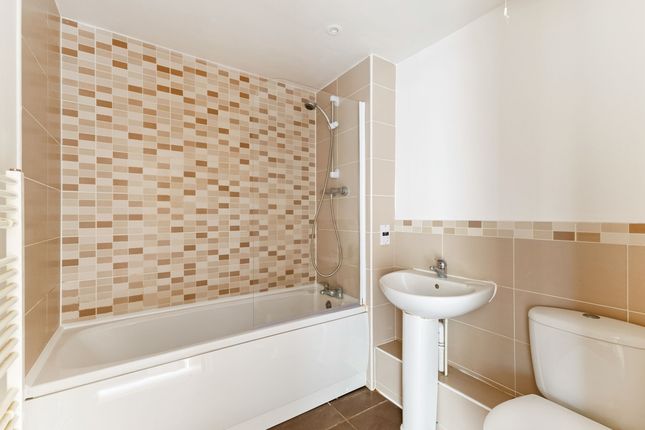 104, Garner House, Tadros Court, High Wycombe photo 5