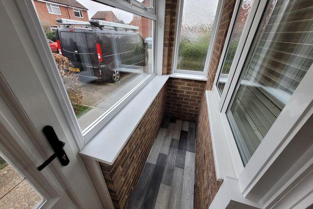 16, Ashground Close, Felixstowe photo 5