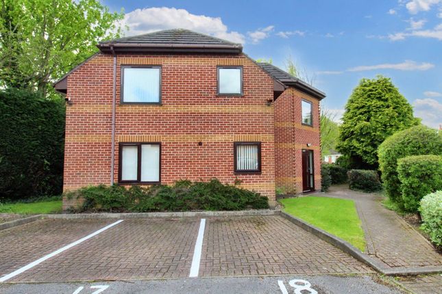 Flat to rent in Park View Court, Chilwell
