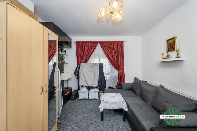Thumbnail Flat to rent in Fairland Road, London