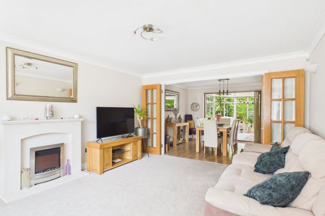 16, Blackett Close, Surrey photo 2