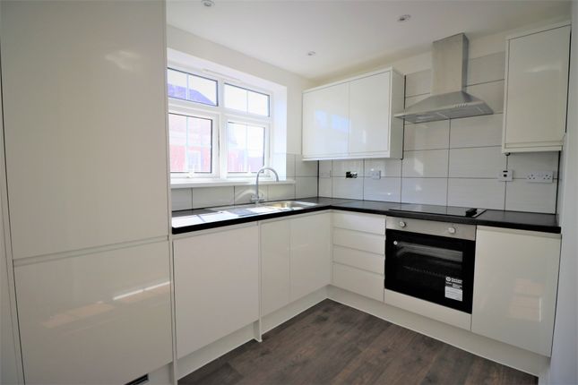 Thumbnail Flat to rent in South Street, Romford, Essex