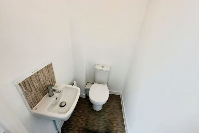 14, PETERBOROUGH photo 5