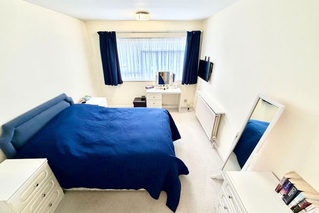 Alison Court,1, Hale Lane, Edgware photo 4