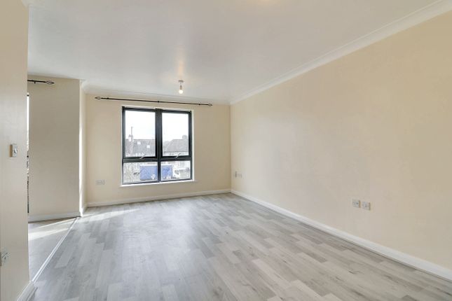Flat to rent in Kirk House, Hirst Crescent, Wembley