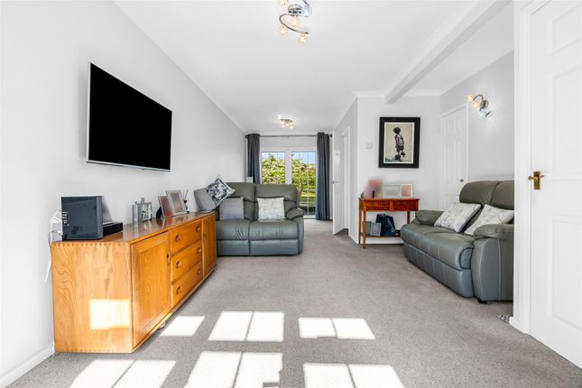 12, Shepherds Court, Bengeo photo 2