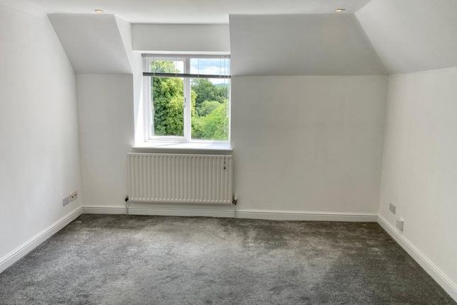 10 Ladbroke Court, Ladbroke Road, Redhill photo 4