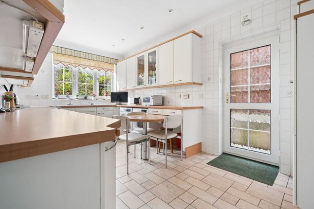 19, The Avenue, Northwood photo 4