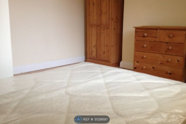 Flat, Mount Nod Road, London photo 5