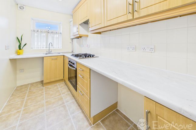 62, MONTROSE CLOSE, BORDON photo 4