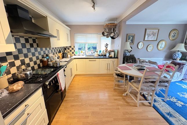 8, Parc Newydd, Llanelli photo 3