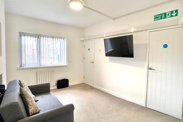 Thumbnail Room to rent in 27-29 Uttoxeter Road, Blythe Bridge, Stoke-On-Trent