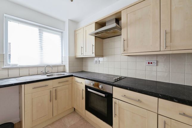8, Porter Close, Essex photo 4