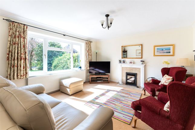 33, Ash Combe, Godalming photo 2