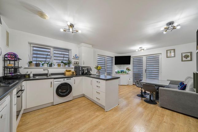 5, Rainbow Villas, Dartford photo 2