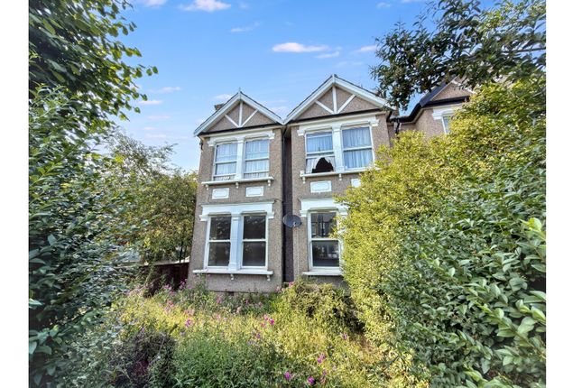 1-bed flat on 55A, Lansdowne Road, London, £187,000