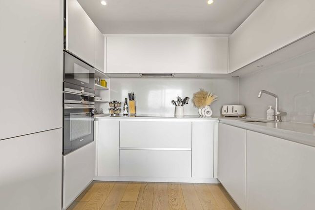 19 Tileman House, 133, Upper Richmond Road, London photo 4