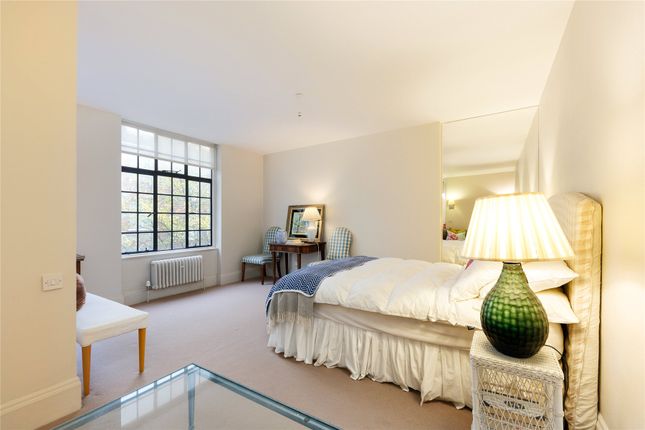 Studio studio on Meriden Court, Chelsea Manor Street, Chelsea SW3, £450,000