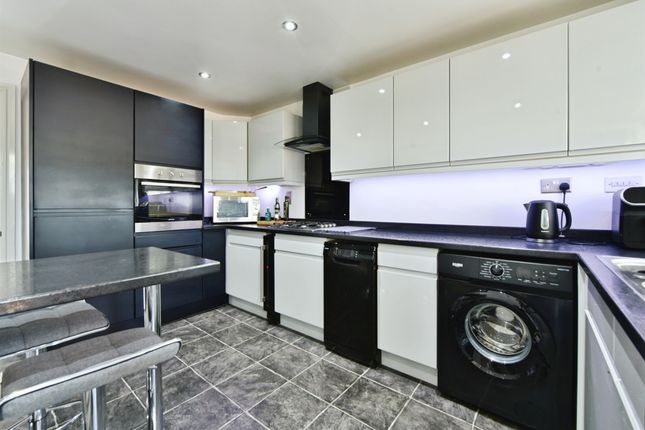 3, John Hibbard Crescent, Sheffield photo 3
