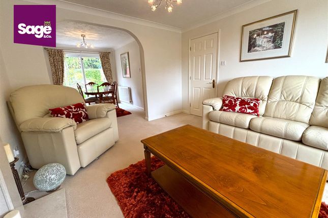 8, Laburnum Drive, Cwmbran photo 4
