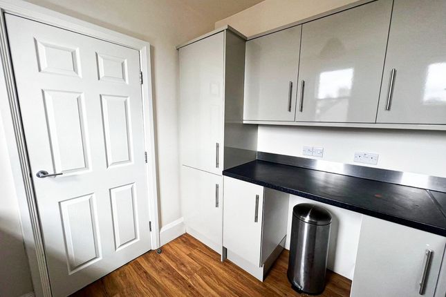 Flat 6, Kingston Villas, 17-18, Pearson Park, HULL photo 5